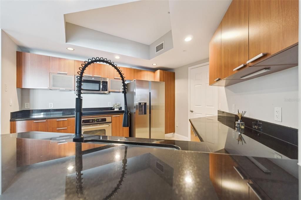 Под контрактом: $275,000 (2 спален, 2 ванн, 1689 Квадратных фут)