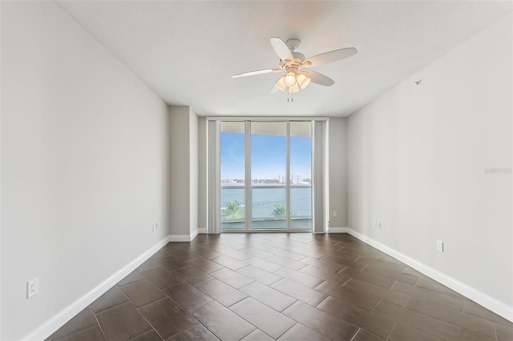 Под контрактом: $275,000 (2 спален, 2 ванн, 1689 Квадратных фут)