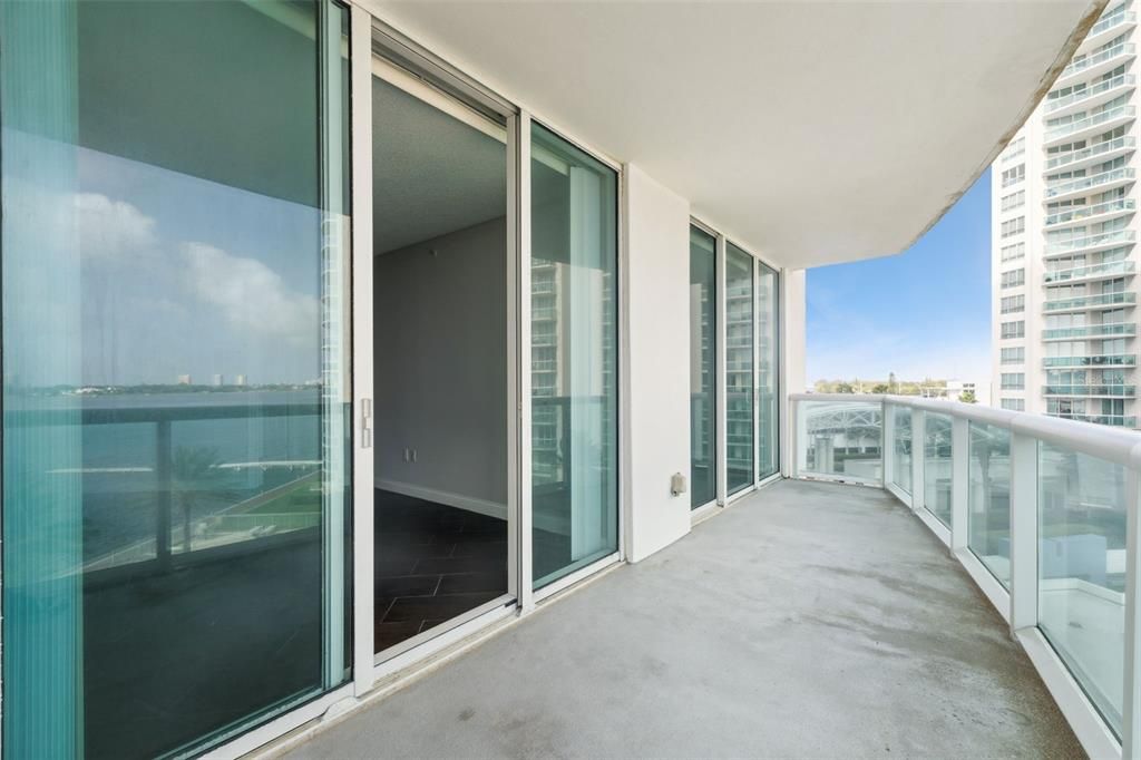 Под контрактом: $275,000 (2 спален, 2 ванн, 1689 Квадратных фут)