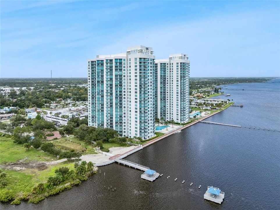 Под контрактом: $275,000 (2 спален, 2 ванн, 1689 Квадратных фут)