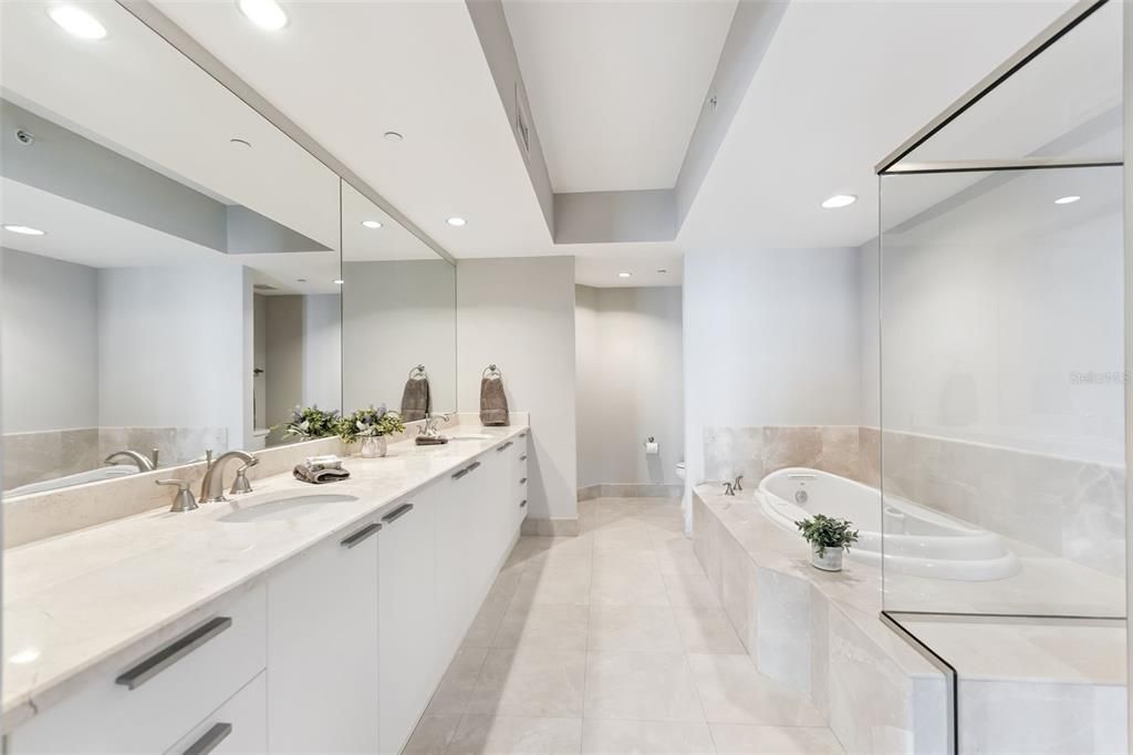 Под контрактом: $275,000 (2 спален, 2 ванн, 1689 Квадратных фут)