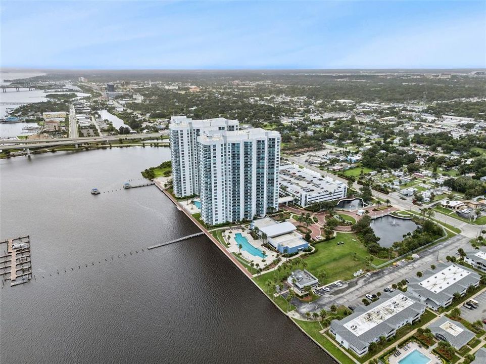 Под контрактом: $275,000 (2 спален, 2 ванн, 1689 Квадратных фут)