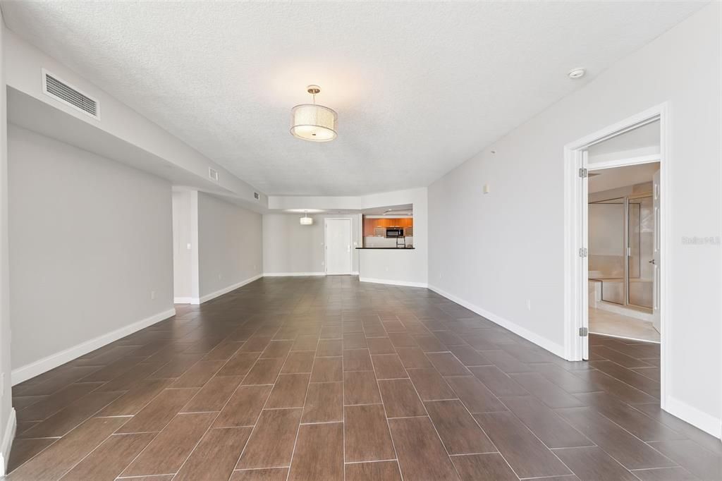 Под контрактом: $275,000 (2 спален, 2 ванн, 1689 Квадратных фут)