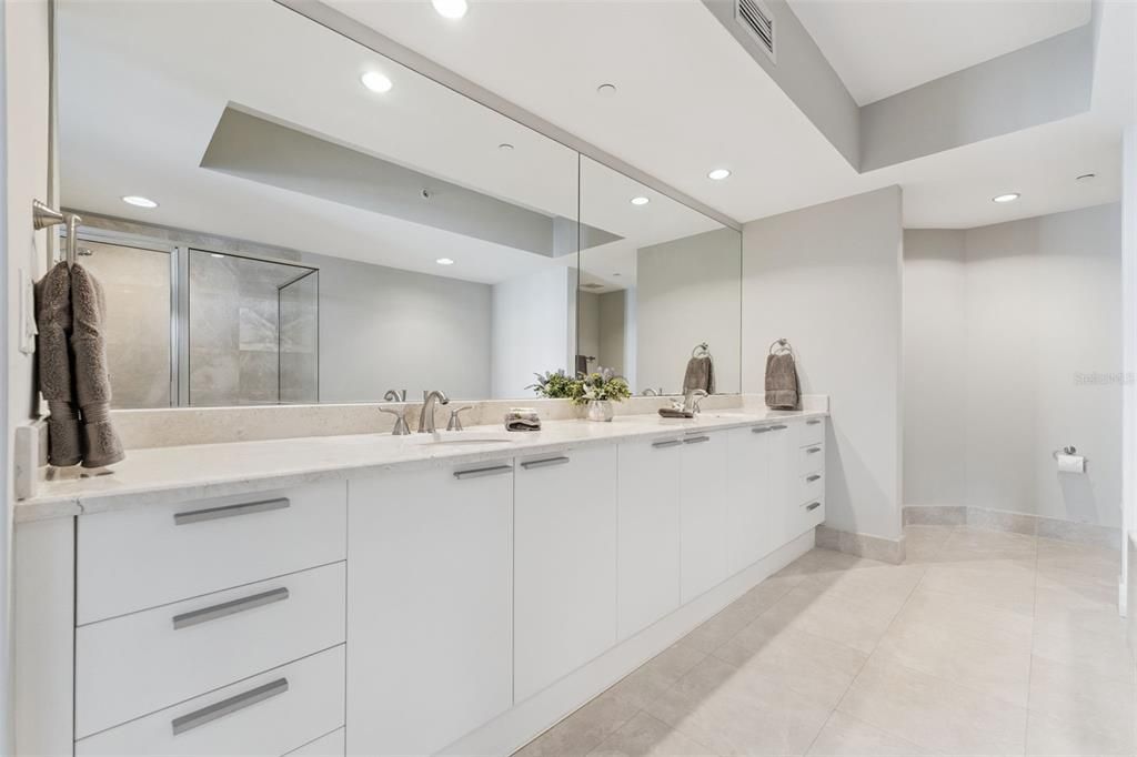 Под контрактом: $275,000 (2 спален, 2 ванн, 1689 Квадратных фут)