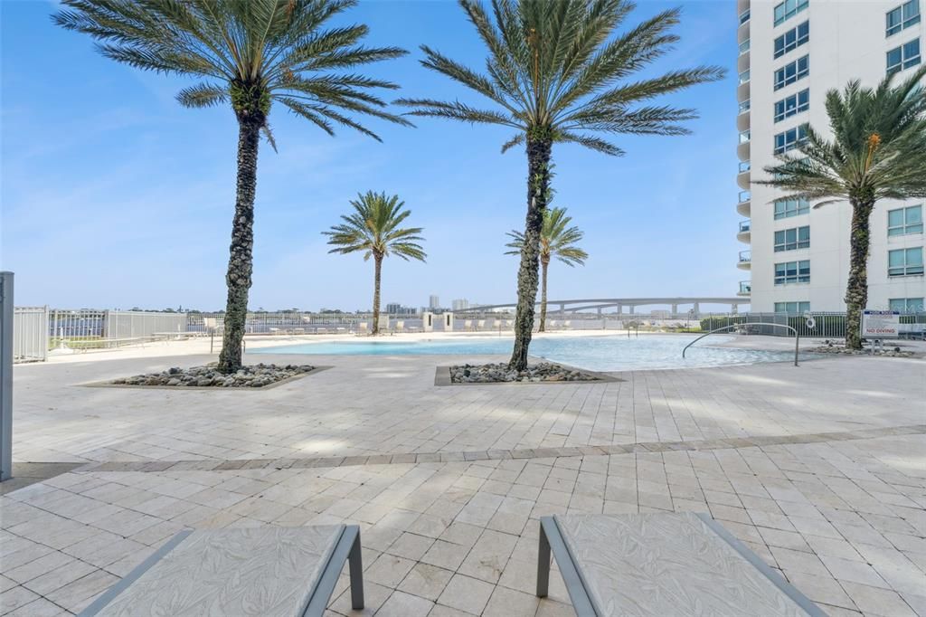 Под контрактом: $275,000 (2 спален, 2 ванн, 1689 Квадратных фут)