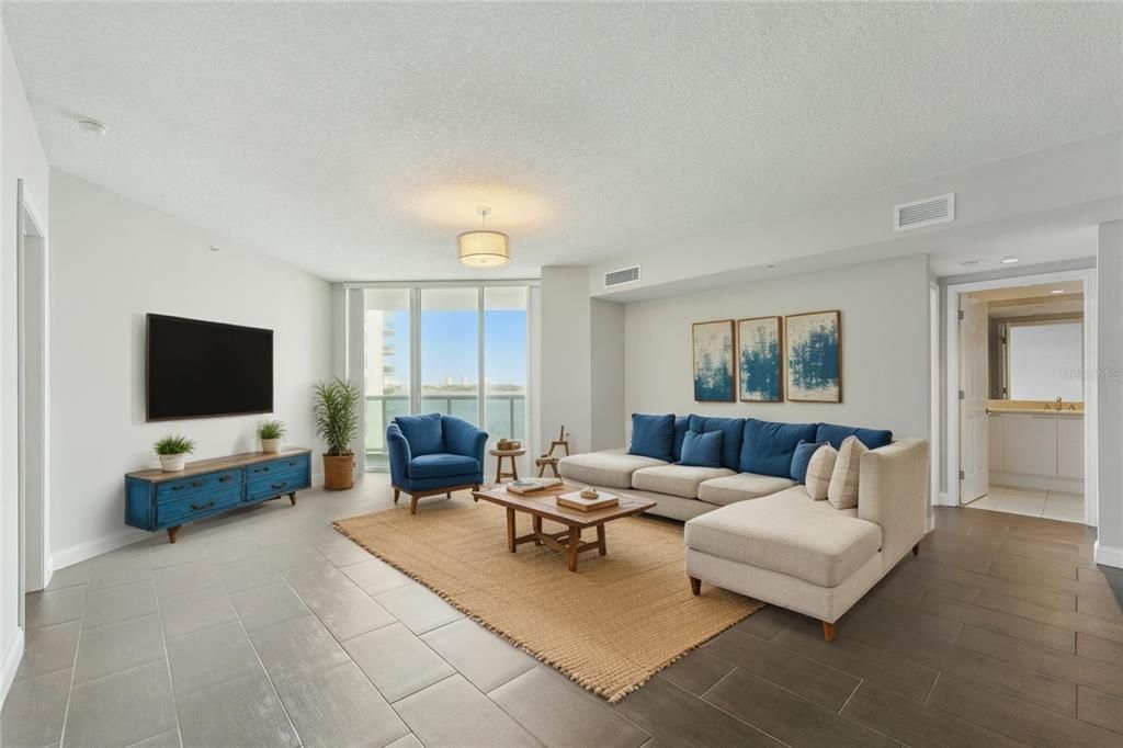 Под контрактом: $275,000 (2 спален, 2 ванн, 1689 Квадратных фут)