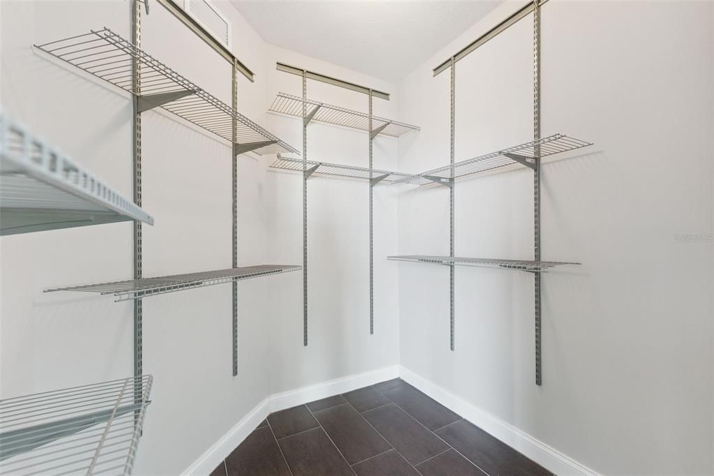 Под контрактом: $275,000 (2 спален, 2 ванн, 1689 Квадратных фут)