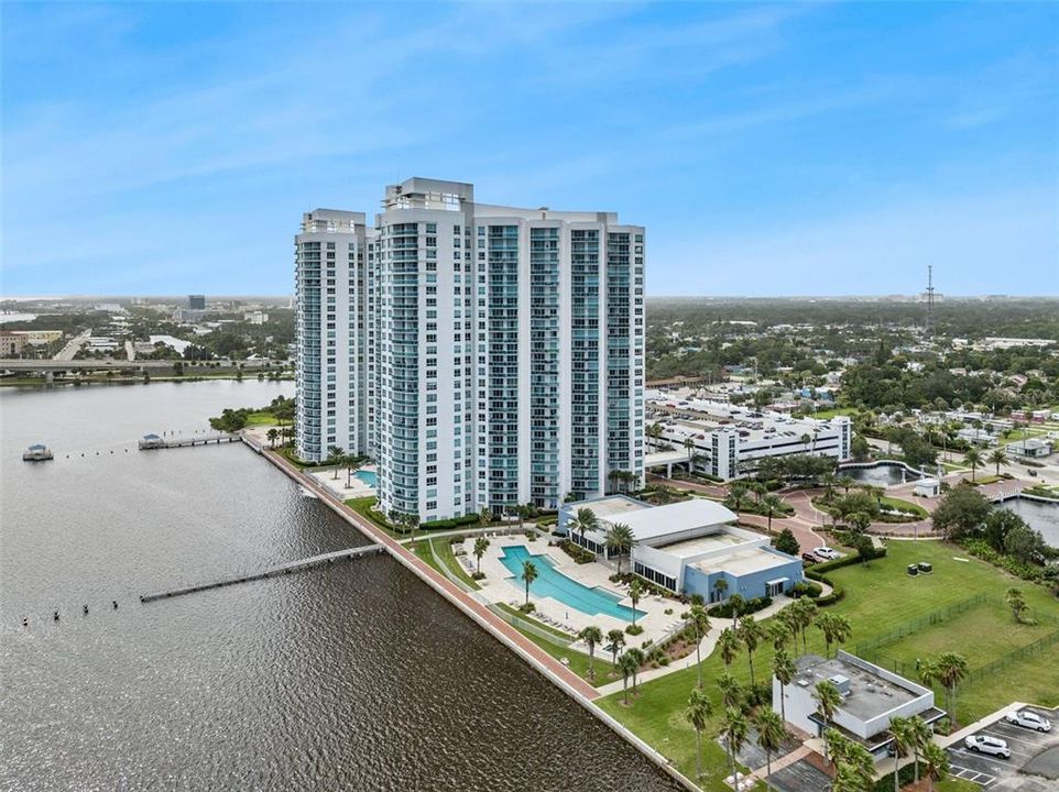 Под контрактом: $275,000 (2 спален, 2 ванн, 1689 Квадратных фут)