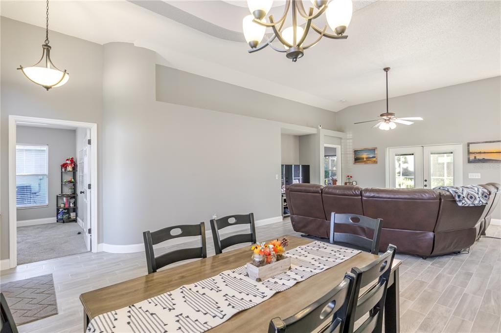 For Sale: $515,000 (3 beds, 2 baths, 1946 Square Feet)