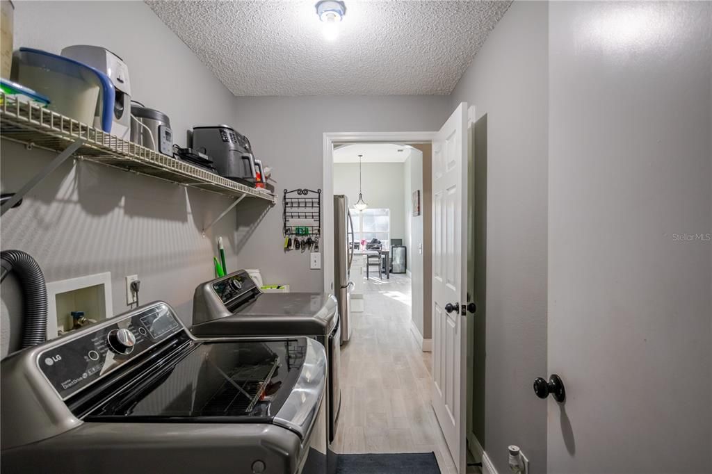 For Sale: $515,000 (3 beds, 2 baths, 1946 Square Feet)