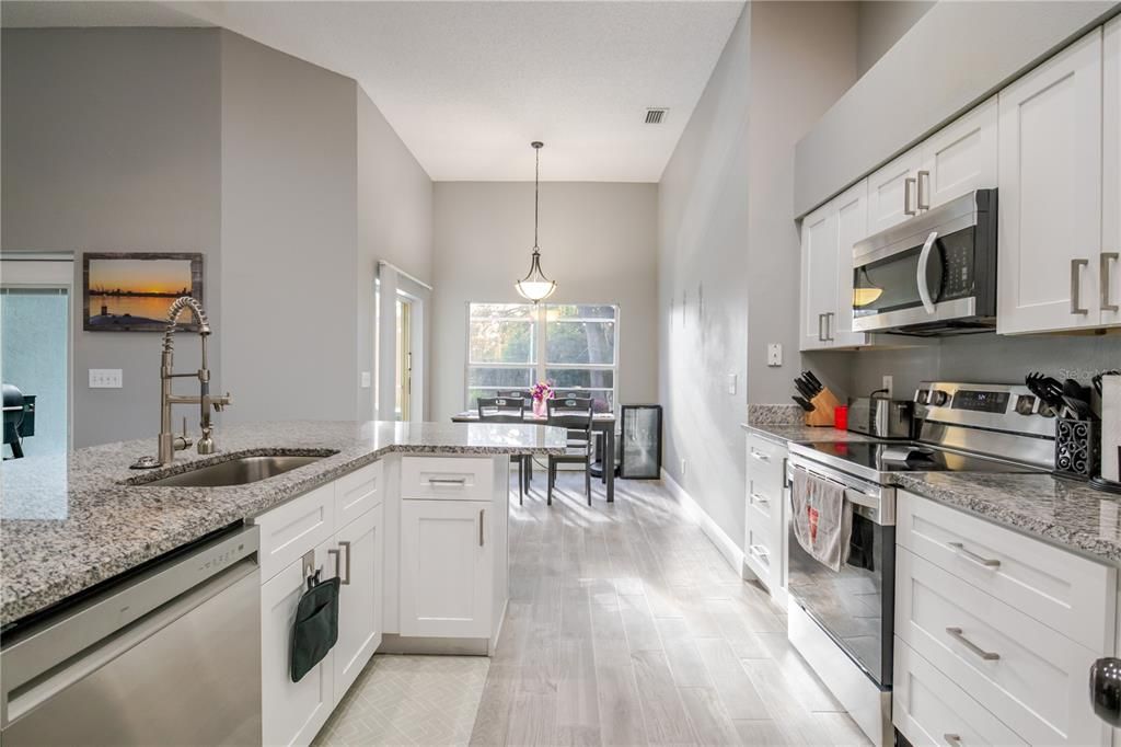 For Sale: $515,000 (3 beds, 2 baths, 1946 Square Feet)