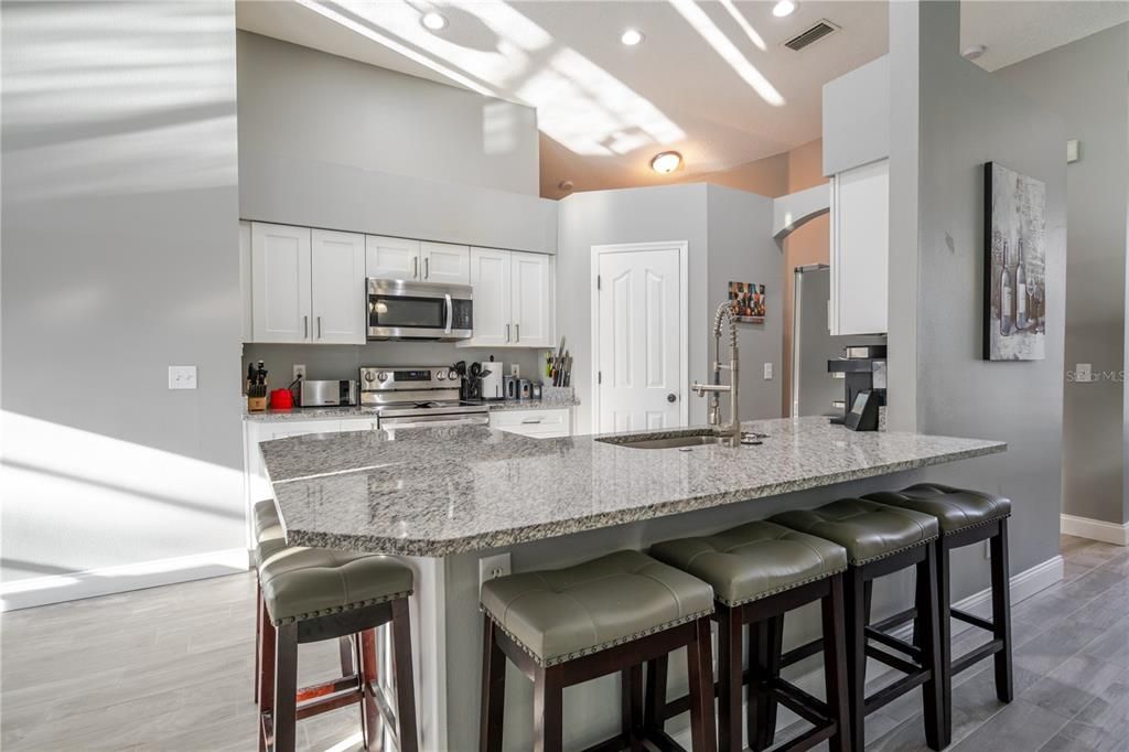 For Sale: $515,000 (3 beds, 2 baths, 1946 Square Feet)