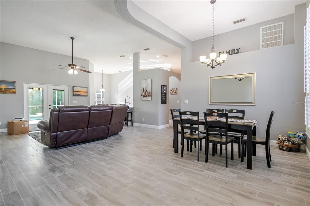 For Sale: $515,000 (3 beds, 2 baths, 1946 Square Feet)