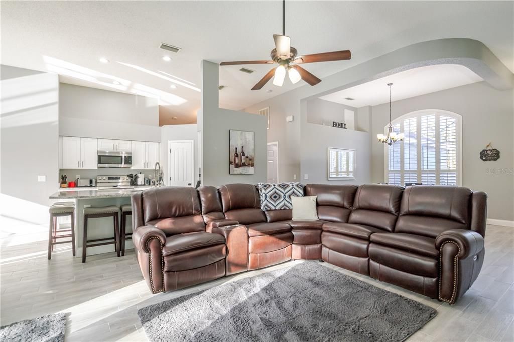 For Sale: $515,000 (3 beds, 2 baths, 1946 Square Feet)