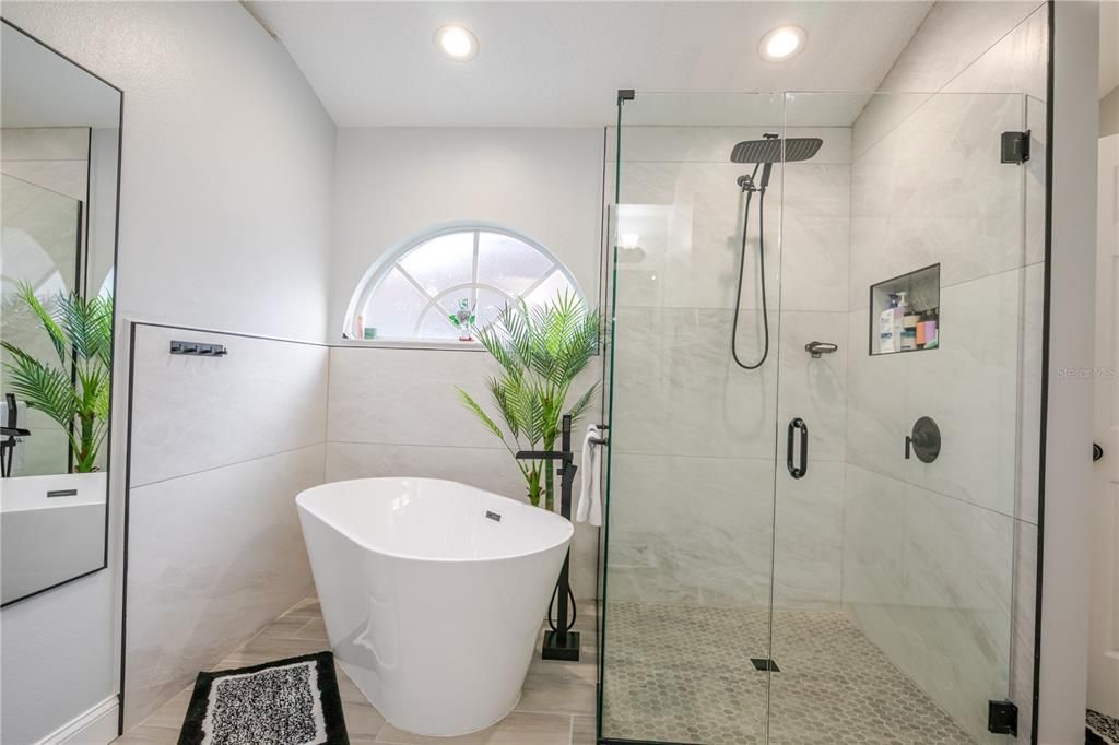 For Sale: $515,000 (3 beds, 2 baths, 1946 Square Feet)