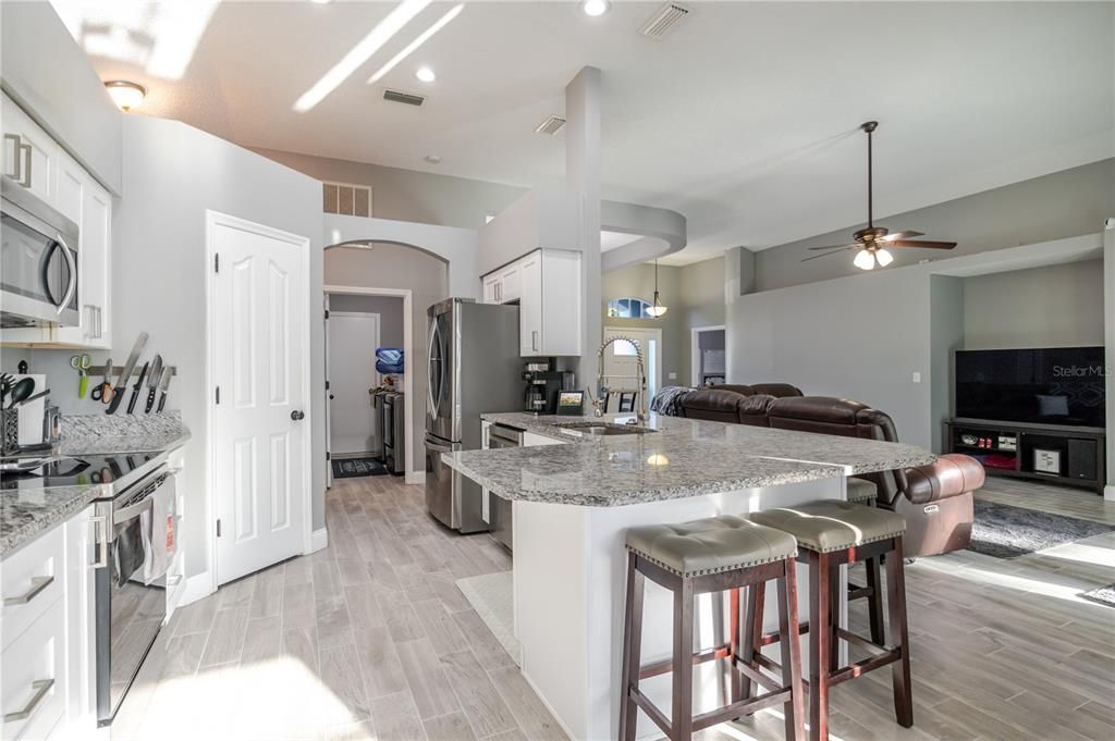 For Sale: $515,000 (3 beds, 2 baths, 1946 Square Feet)