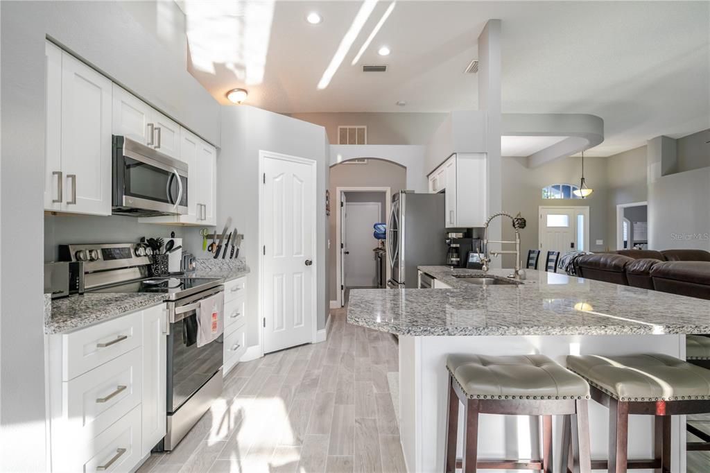 For Sale: $515,000 (3 beds, 2 baths, 1946 Square Feet)