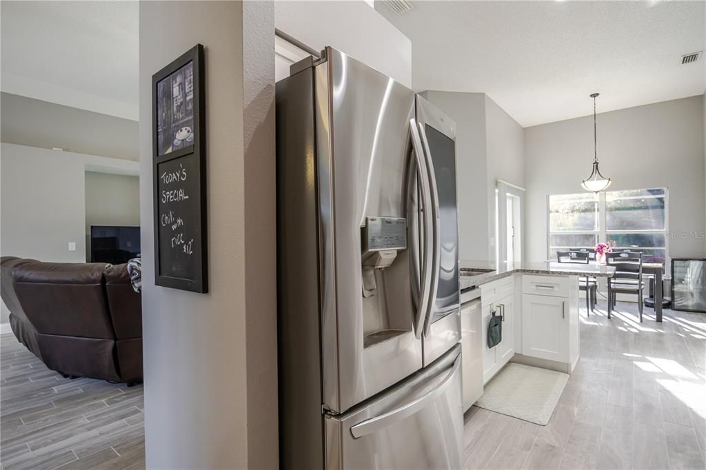 For Sale: $515,000 (3 beds, 2 baths, 1946 Square Feet)