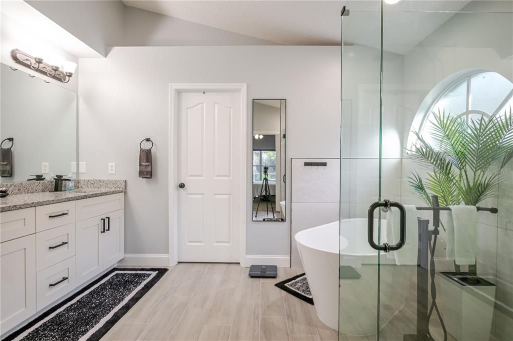 For Sale: $515,000 (3 beds, 2 baths, 1946 Square Feet)