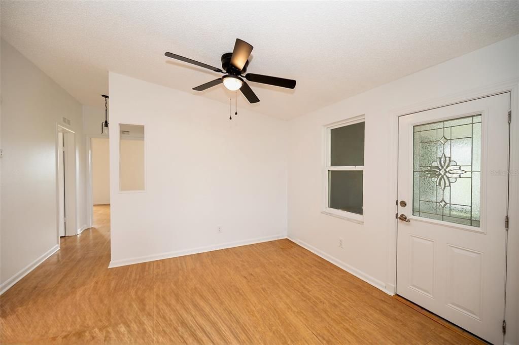 待售: $159,000 (2 贝兹, 2 浴室, 1040 平方英尺)