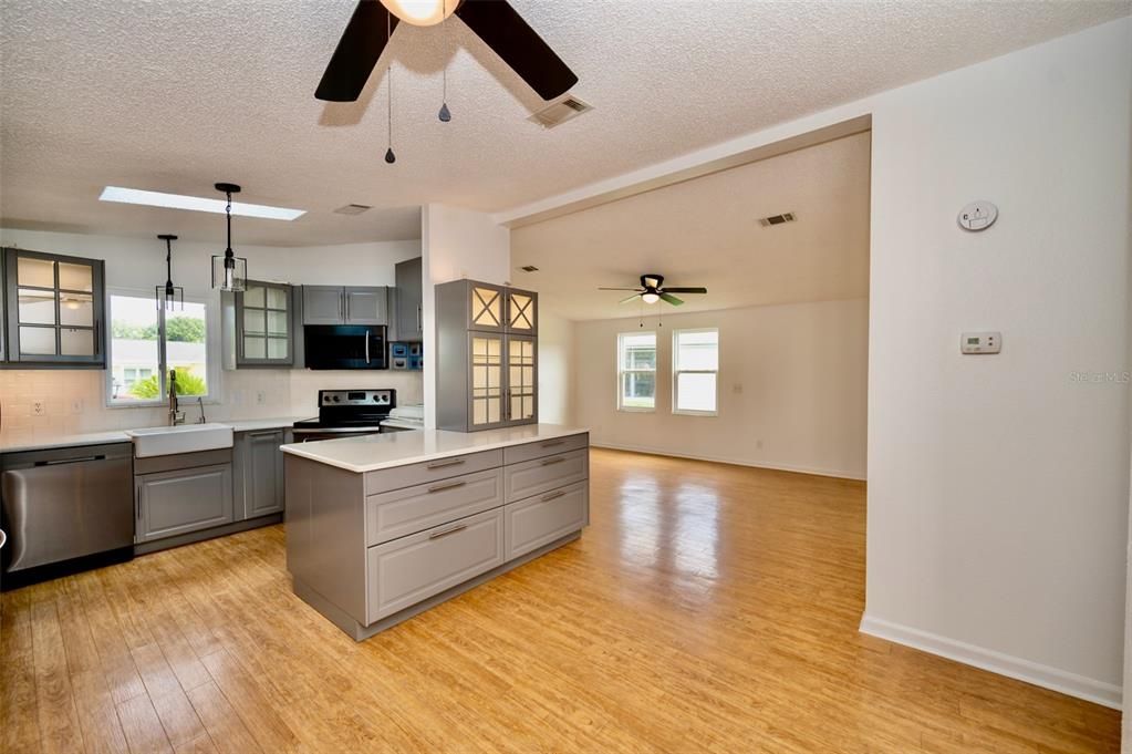 待售: $159,000 (2 贝兹, 2 浴室, 1040 平方英尺)