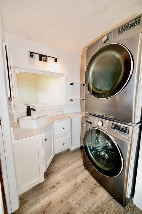 待售: $159,000 (2 贝兹, 2 浴室, 1040 平方英尺)