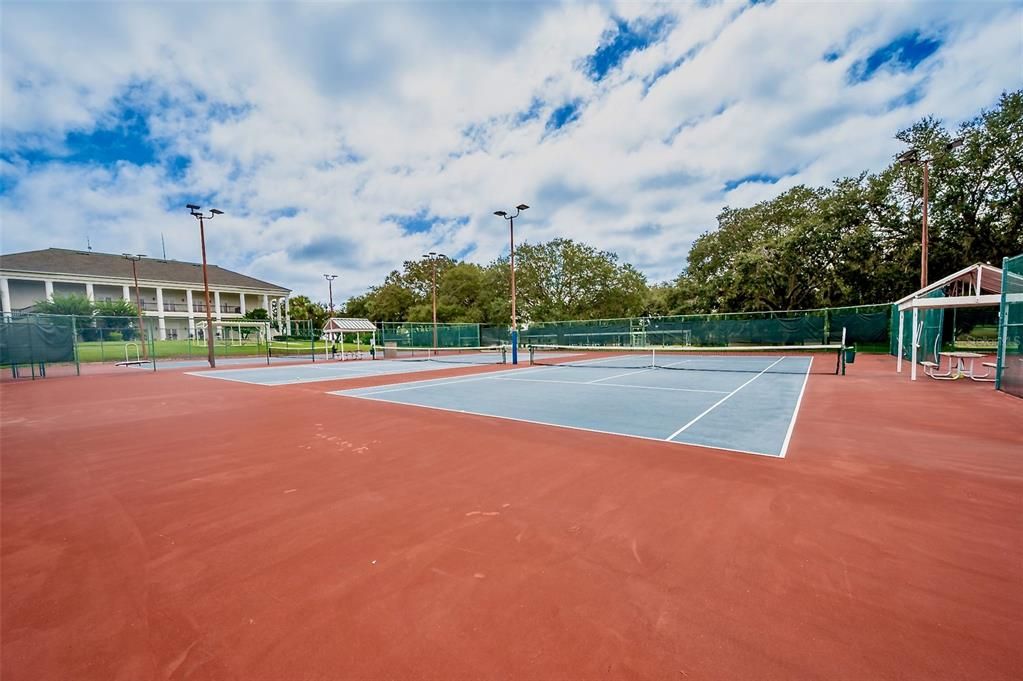 待售: $159,000 (2 贝兹, 2 浴室, 1040 平方英尺)