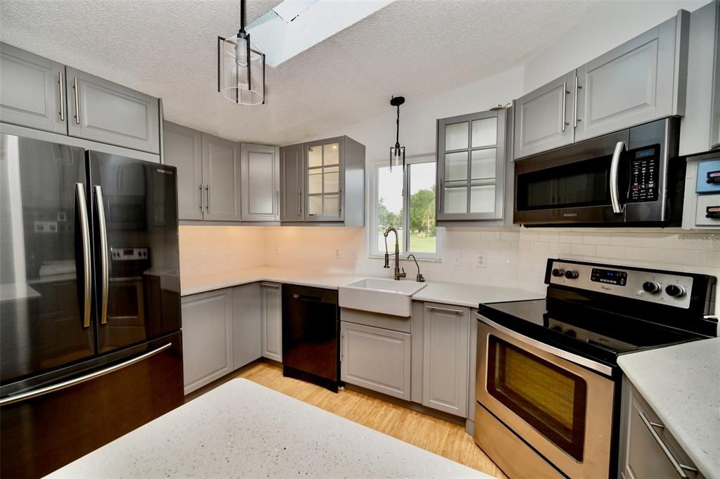 待售: $159,000 (2 贝兹, 2 浴室, 1040 平方英尺)