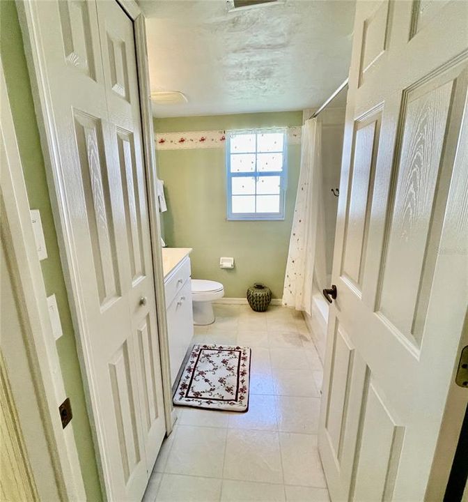 На продажу: $180,000 (3 спален, 2 ванн, 1360 Квадратных фут)