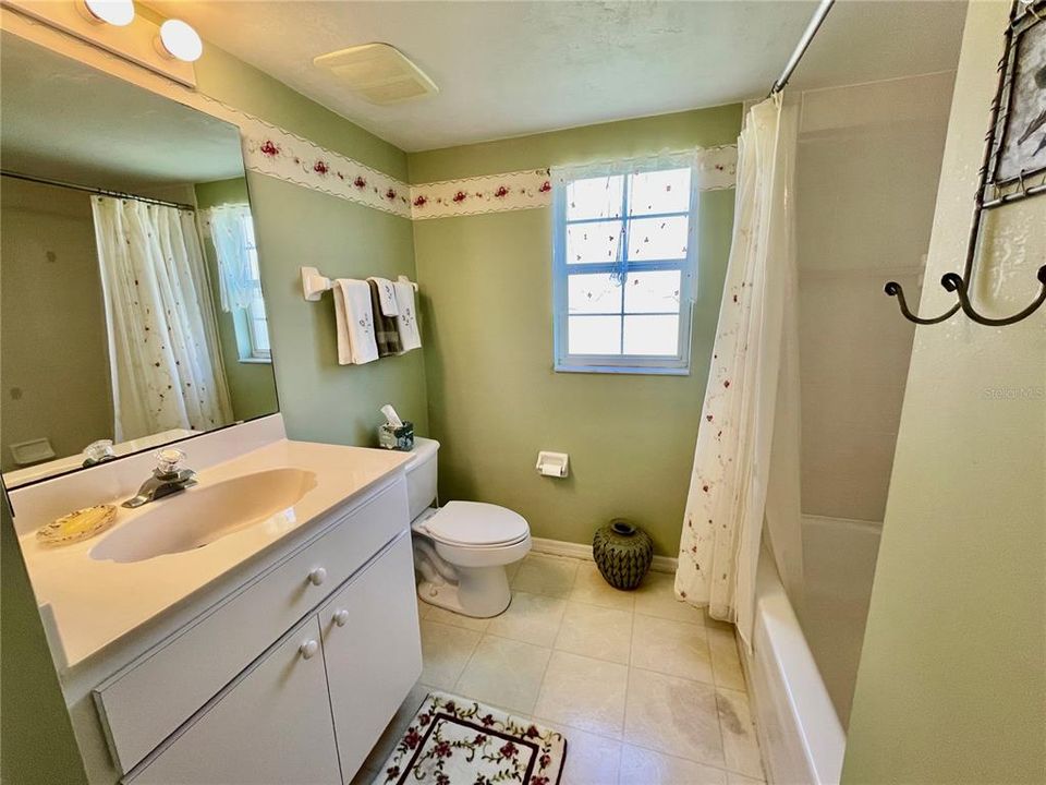 На продажу: $180,000 (3 спален, 2 ванн, 1360 Квадратных фут)