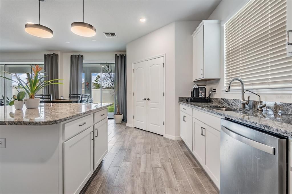 For Sale: $549,999 (3 beds, 2 baths, 2687 Square Feet)