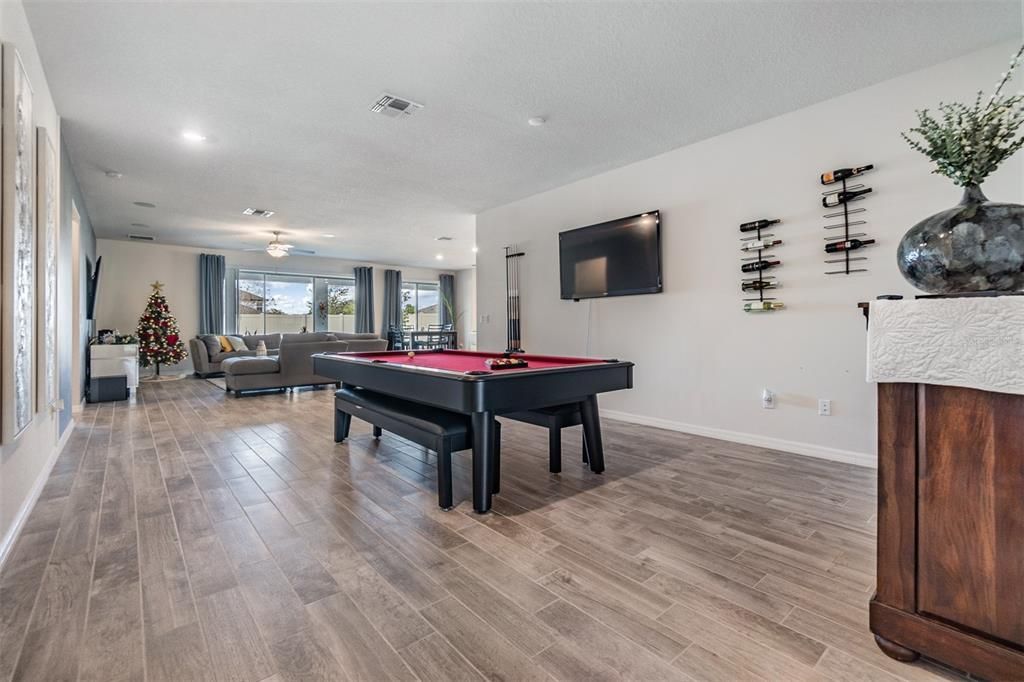 For Sale: $549,999 (3 beds, 2 baths, 2687 Square Feet)