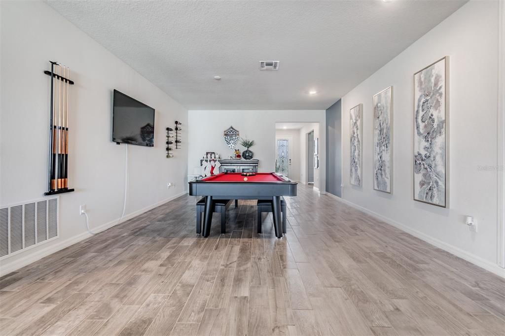 For Sale: $549,999 (3 beds, 2 baths, 2687 Square Feet)