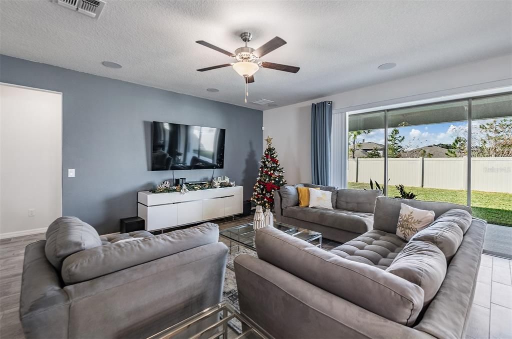 For Sale: $549,999 (3 beds, 2 baths, 2687 Square Feet)