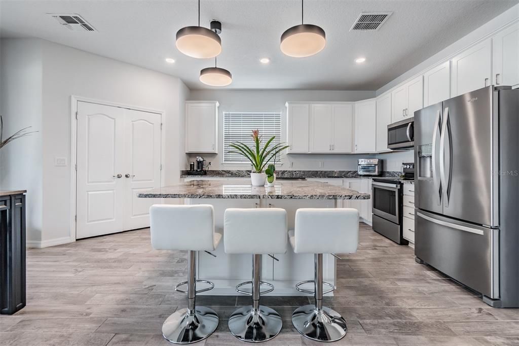 For Sale: $549,999 (3 beds, 2 baths, 2687 Square Feet)