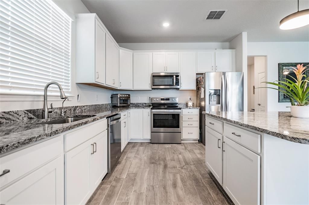 For Sale: $549,999 (3 beds, 2 baths, 2687 Square Feet)