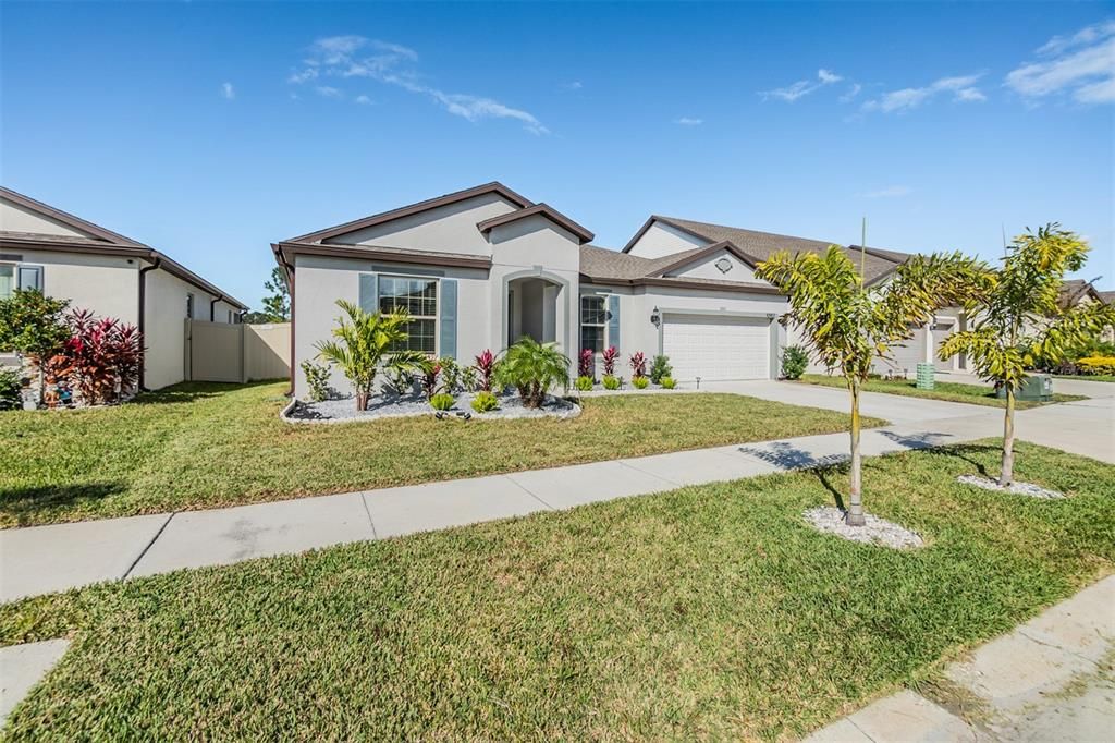 For Sale: $549,999 (3 beds, 2 baths, 2687 Square Feet)