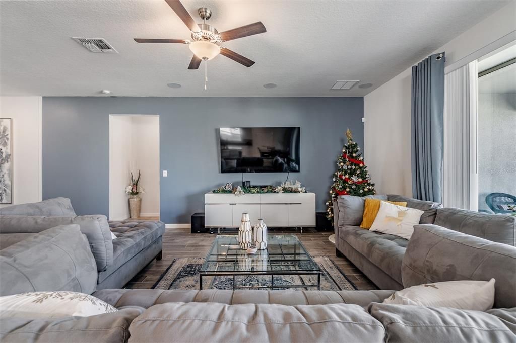 For Sale: $549,999 (3 beds, 2 baths, 2687 Square Feet)