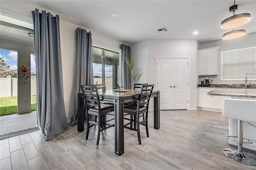 For Sale: $549,999 (3 beds, 2 baths, 2687 Square Feet)