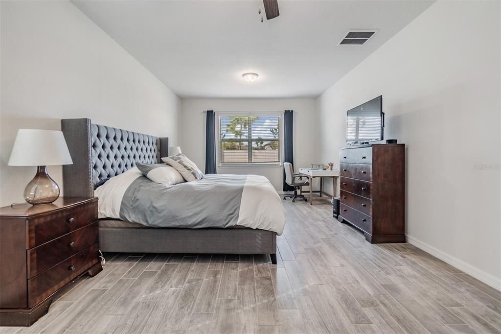 For Sale: $549,999 (3 beds, 2 baths, 2687 Square Feet)