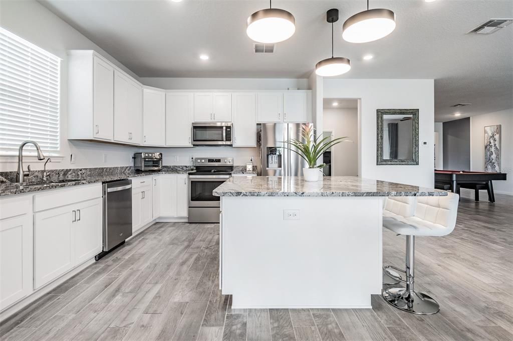 For Sale: $549,999 (3 beds, 2 baths, 2687 Square Feet)