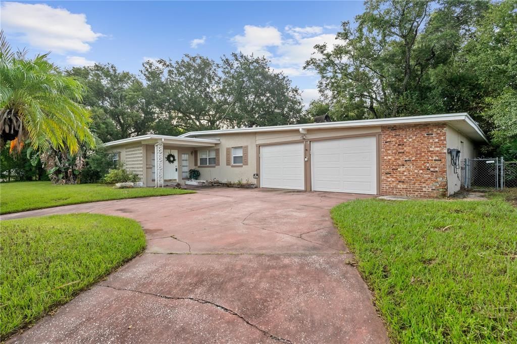 For Sale: $379,900 (3 beds, 2 baths, 1729 Square Feet)
