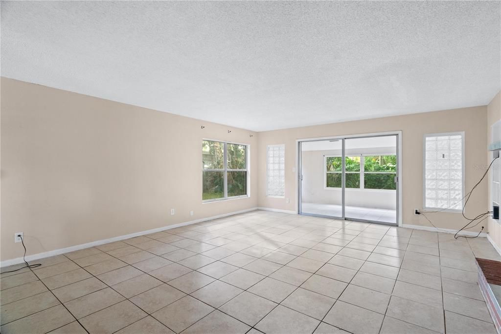 For Sale: $379,900 (3 beds, 2 baths, 1729 Square Feet)