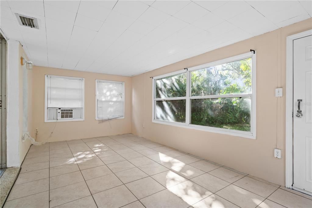 For Sale: $379,900 (3 beds, 2 baths, 1729 Square Feet)