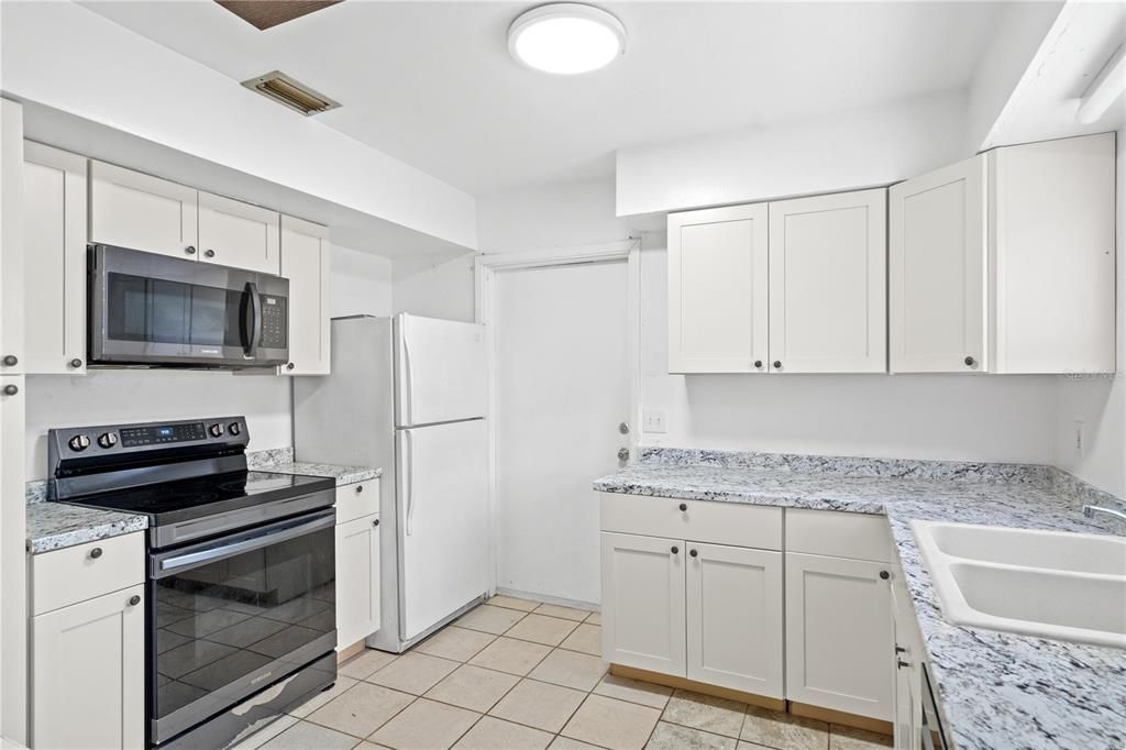 For Sale: $379,900 (3 beds, 2 baths, 1729 Square Feet)