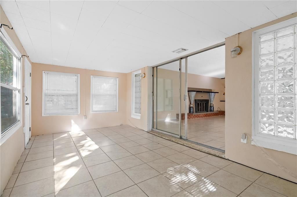 For Sale: $379,900 (3 beds, 2 baths, 1729 Square Feet)