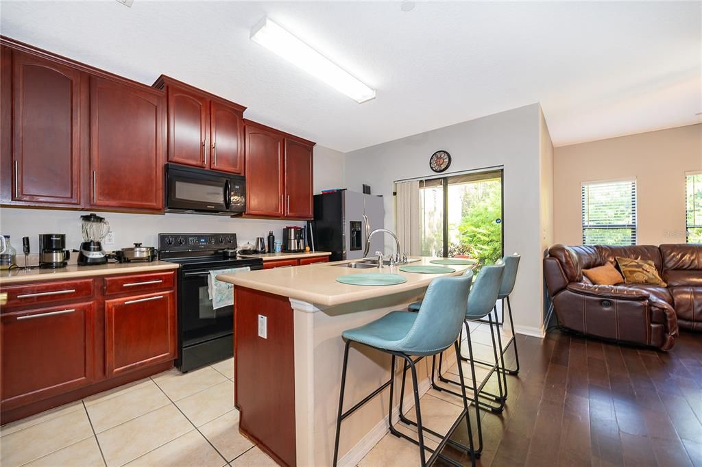 For Sale: $310,000 (2 beds, 2 baths, 1273 Square Feet)
