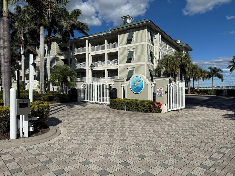 For Rent: $2,100 (3 beds, 2 baths, 1759 Square Feet)