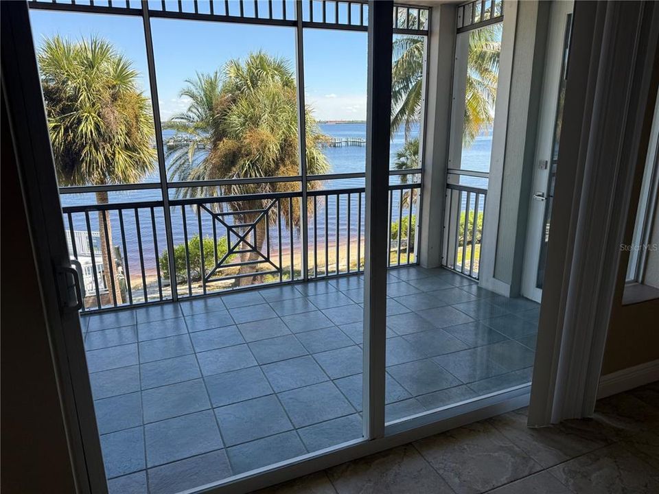 For Rent: $2,100 (3 beds, 2 baths, 1759 Square Feet)