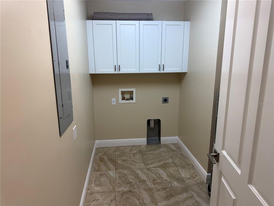 For Rent: $2,100 (3 beds, 2 baths, 1759 Square Feet)